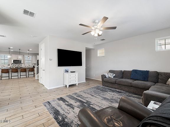5th image of 609 W FLINTLOCK Way
