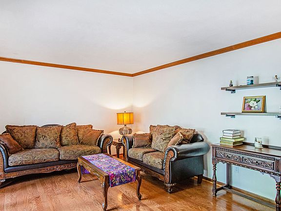 5th image of 7009 Williamstown Dr