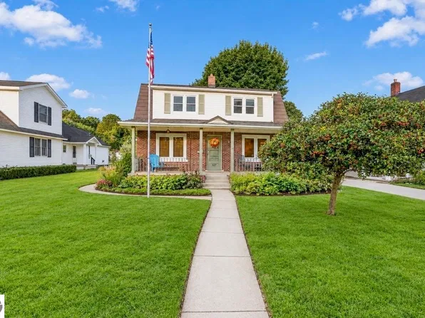 527 N Elmwood Ave, Traverse City, MI 49684