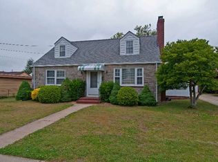 160 4th St, Hicksville, NY 11801