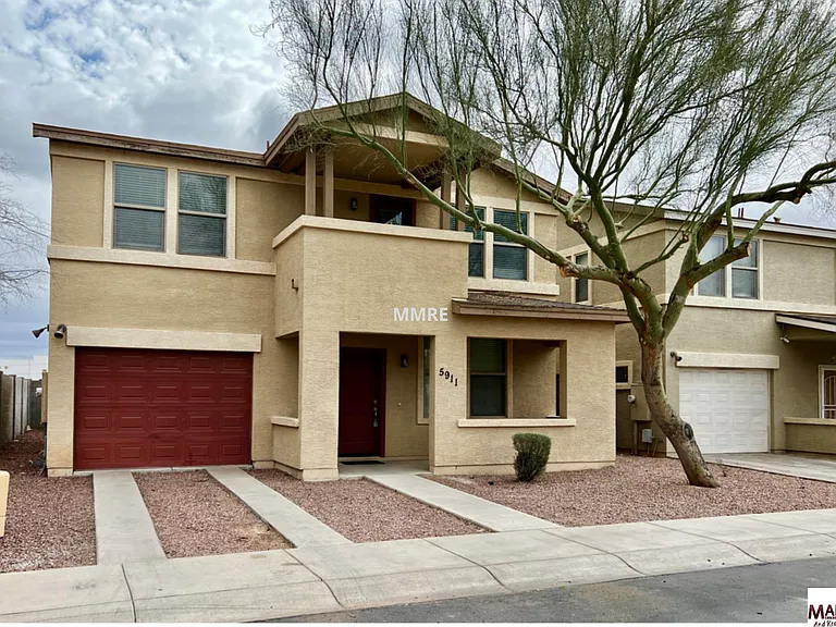 5911 S 35th Pl — Photo 2