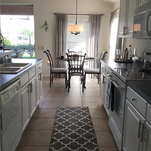 10063 Majestic Ave — Photo 9