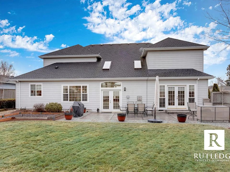2nd image of 817 White Oak Cir