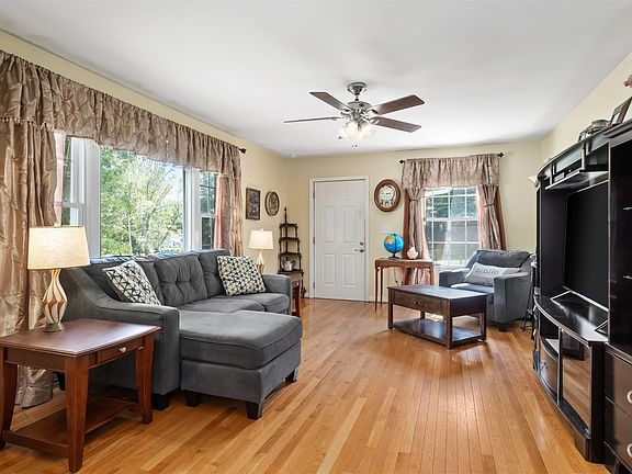 3rd image of 945 Swift Dr