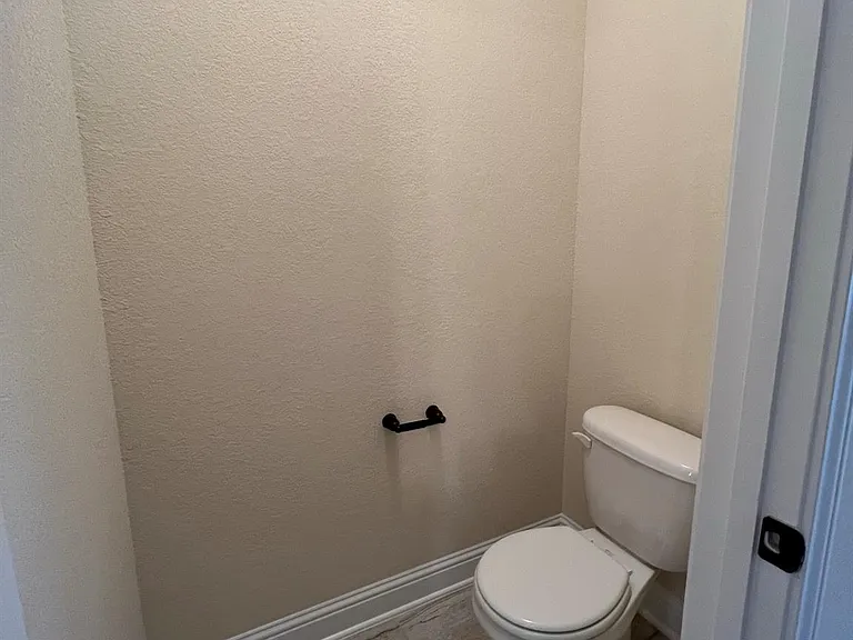 704 Falkland Trce — Photo 14