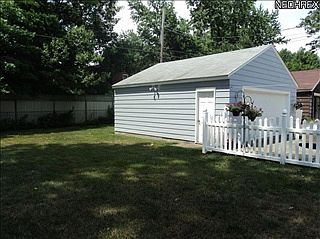 5th image of 346 Crestwood Ave
