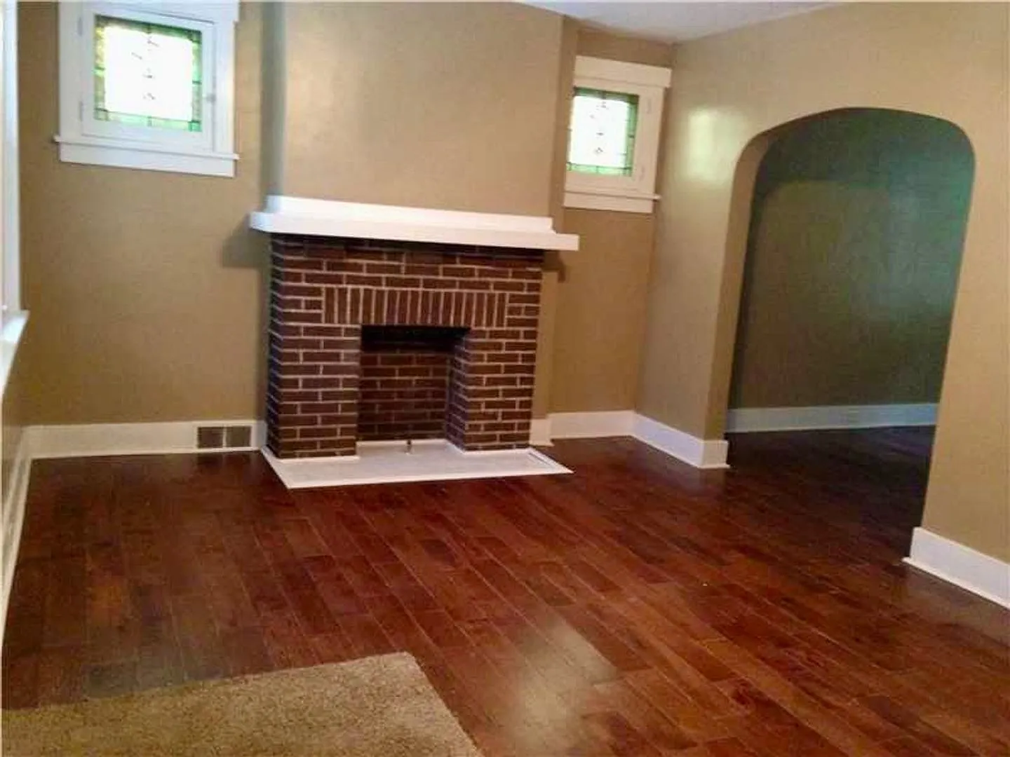 Bellevue * Lovely & Large 3 Bedroom House * Huge Backyard * Pet Friendly * Renovated & Spacious *... — Photo 4