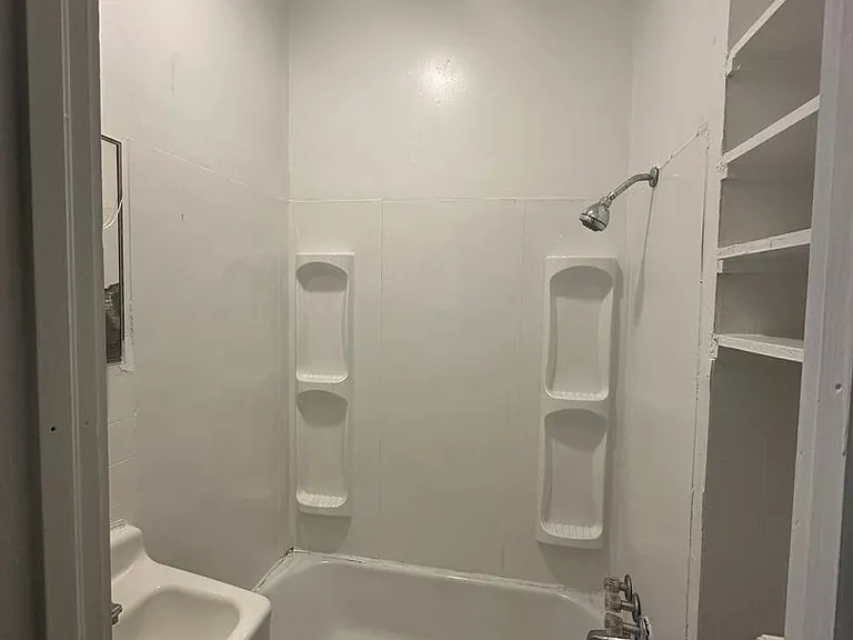 216 W Magnolia St — Photo 3