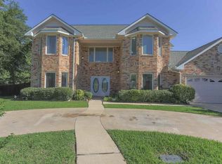 221 Meadowlakes Dr, Meadowlakes, TX 78654