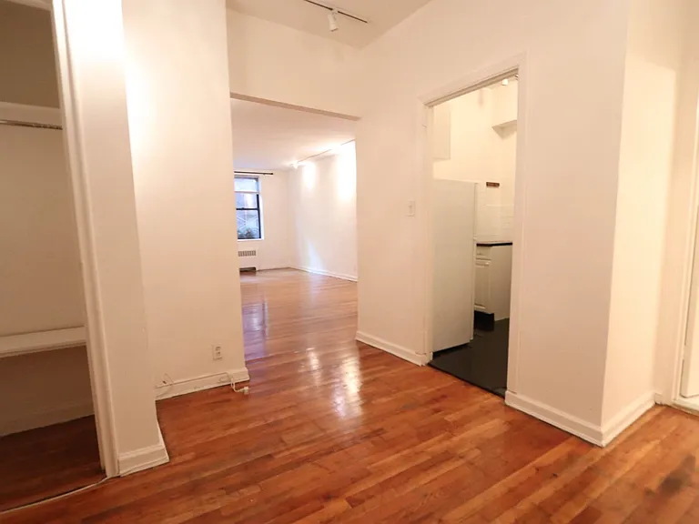 120 E 62nd St #4C — Photo 6