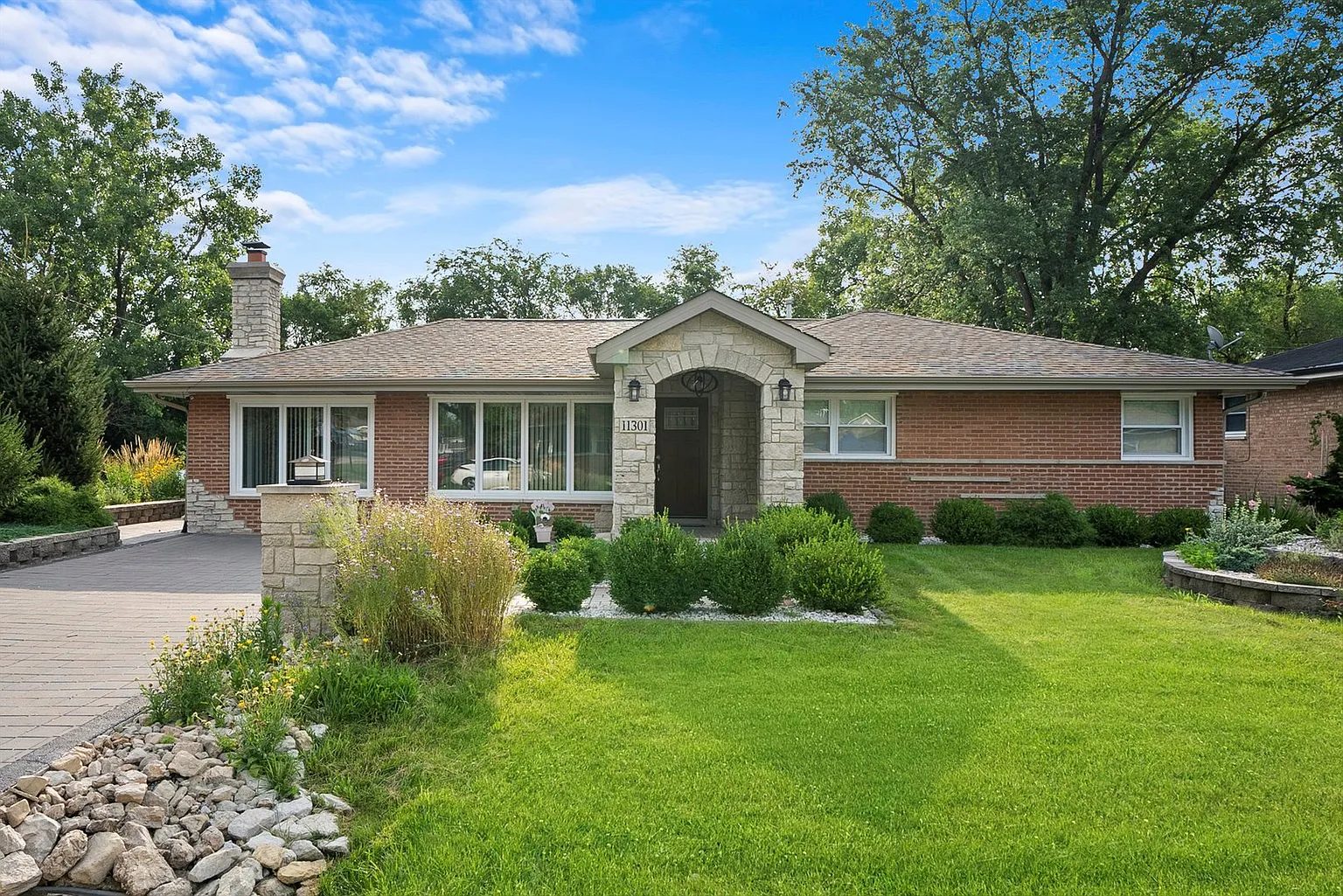 11301 S Neenah Ave photo 1