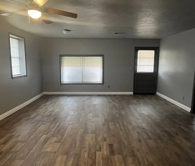 1326 E 9th St #3 — Photo 9