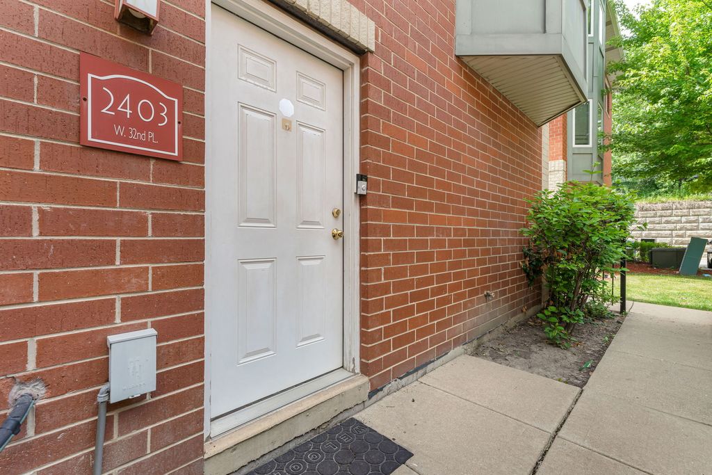 2403 W 32nd Pl, Chicago, IL - View 3