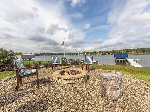 2nd image of 1499 S Crooked Lake Dr