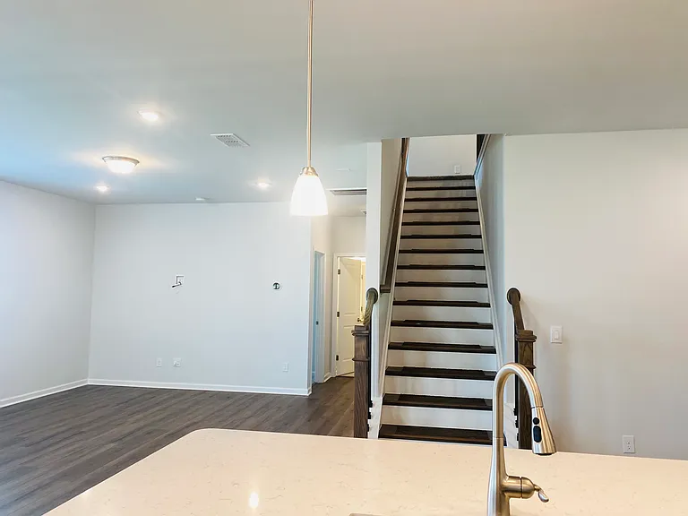 1312 Hollyview Ave — Photo 10