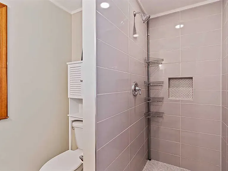 1616 E Crittenden Ave — Photo 9