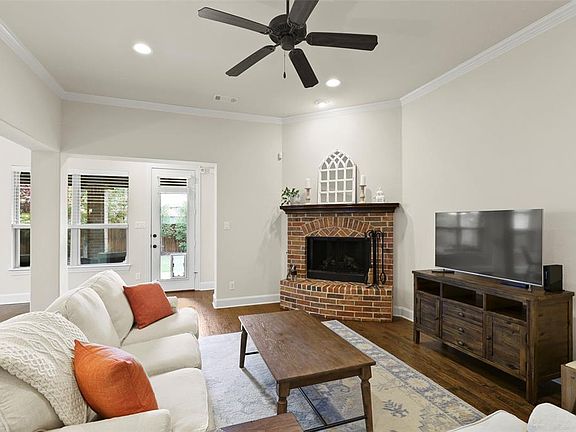 4th image of 1400 Verbena Ln