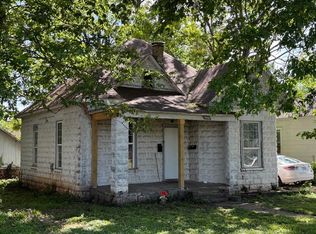 946 W Poplar St, Springfield, MO 65802