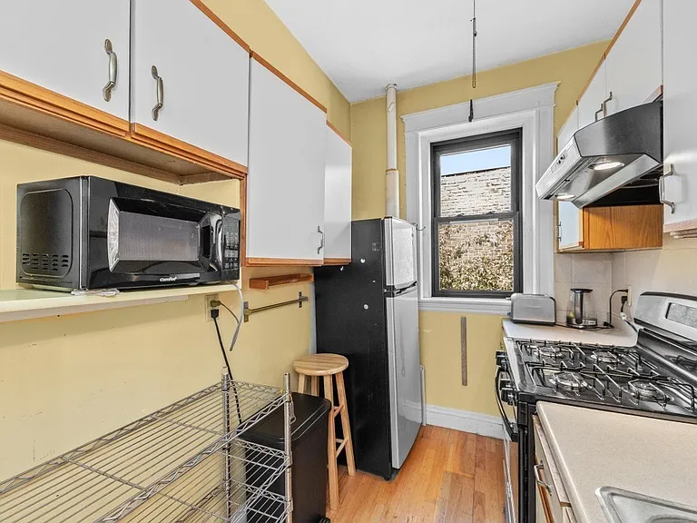 39 Glenville Ave — Photo 8