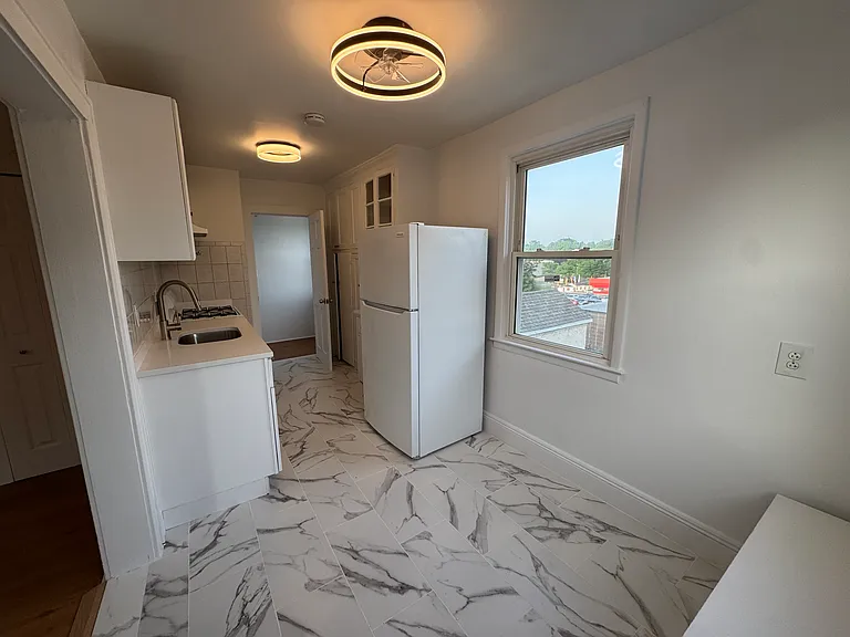 12 Alexander Pl #2 — Photo 4