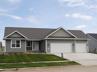 1104 Rocky Ridge Rd, Cedar Falls, IA 50613