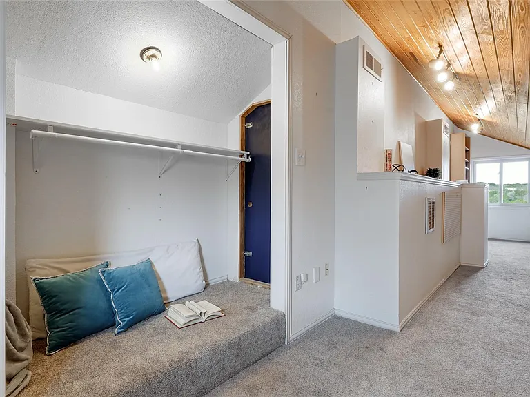 18205 Ridge Rd — Photo 26