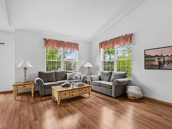 3rd image of 1015 Ellsworth Dr