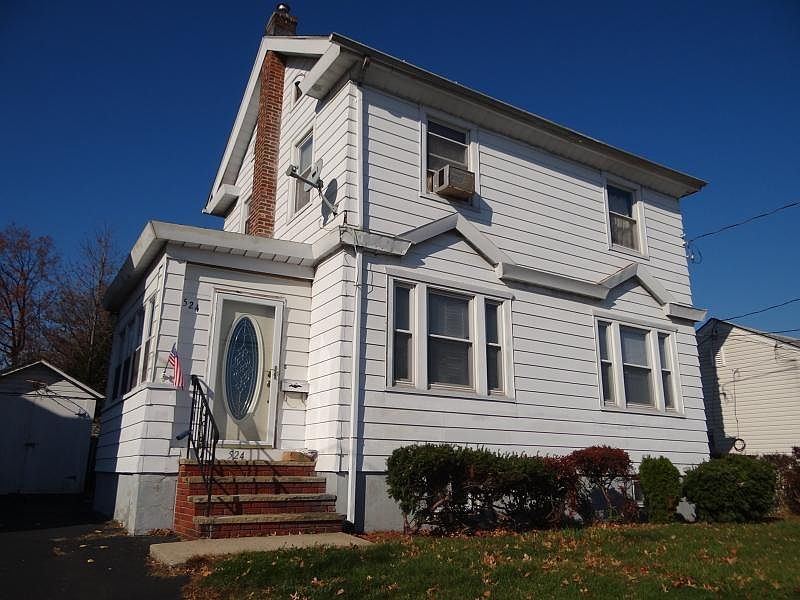 2nd image of 524 W Curtis St