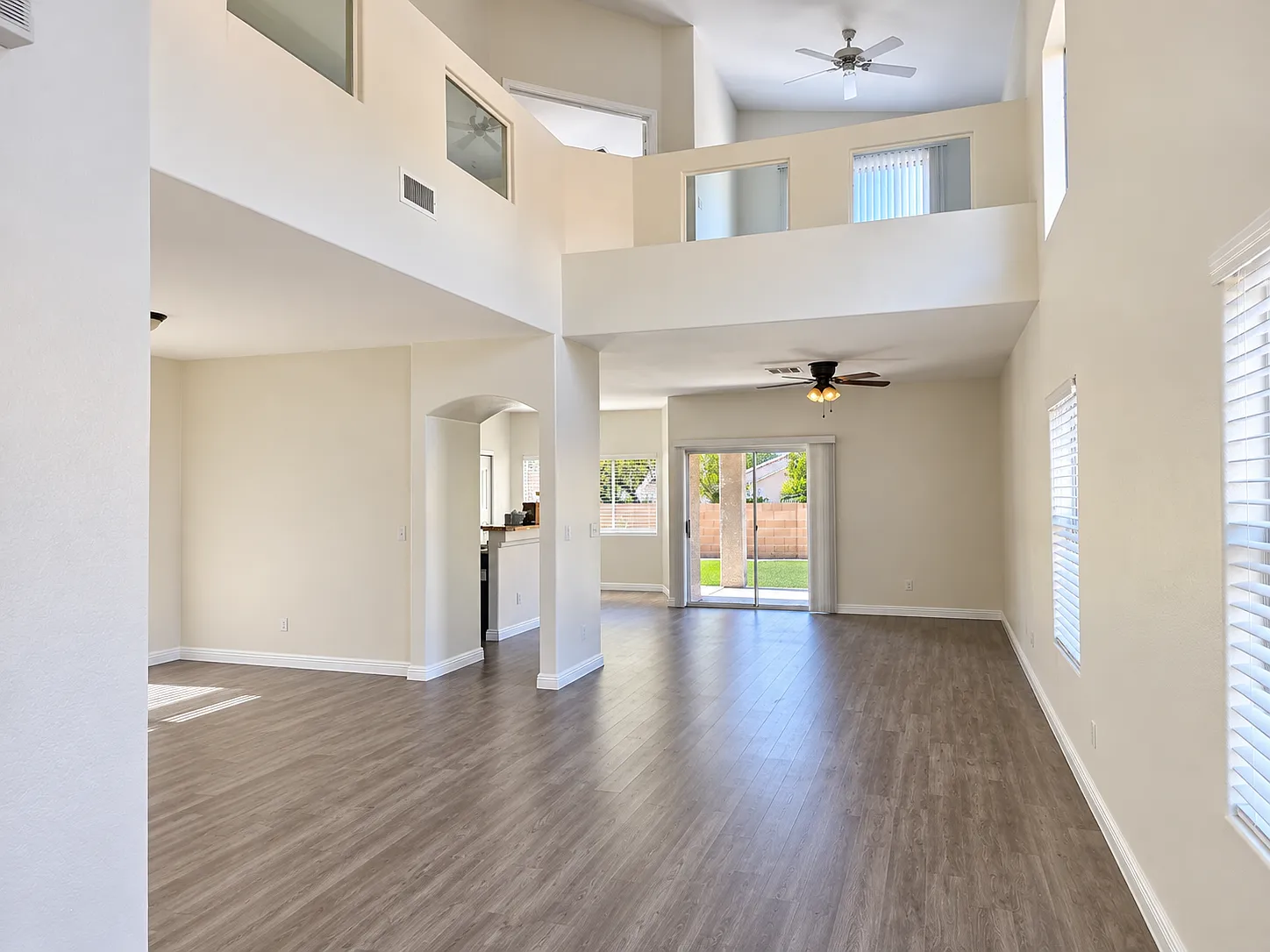 3 bed, 1902 sqft, $2,400 — Photo 2