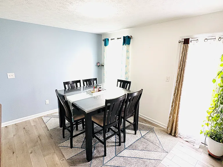 2467 Middle View Dr — Photo 7