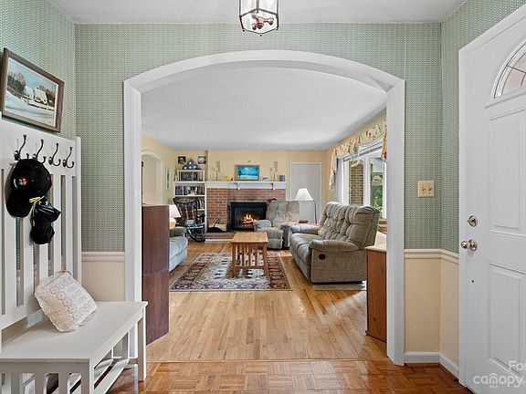 4th image of 3138 Florida Dr #11
