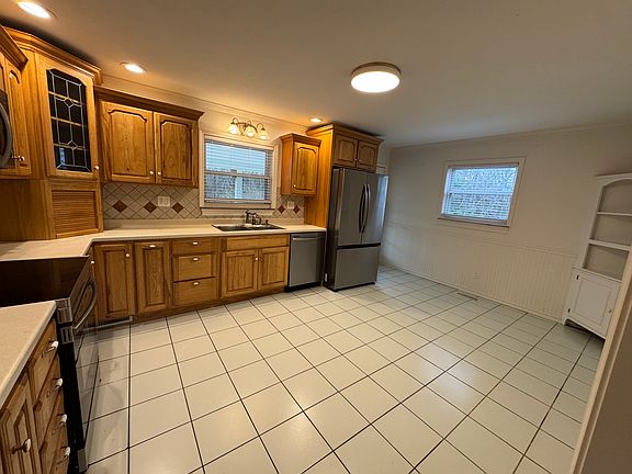 4th image of 11249 Couch Mill Rd