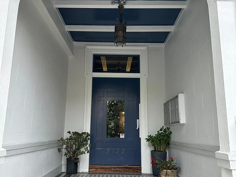 2327 Van Ness Ave #7 — Photo 6