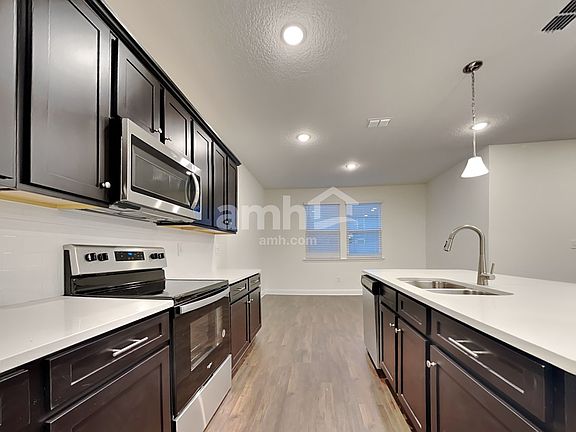 3rd image of 123 Elcano Ln