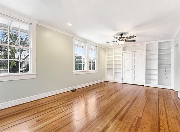 2nd image of 4916 Carondelet St #Penthouse