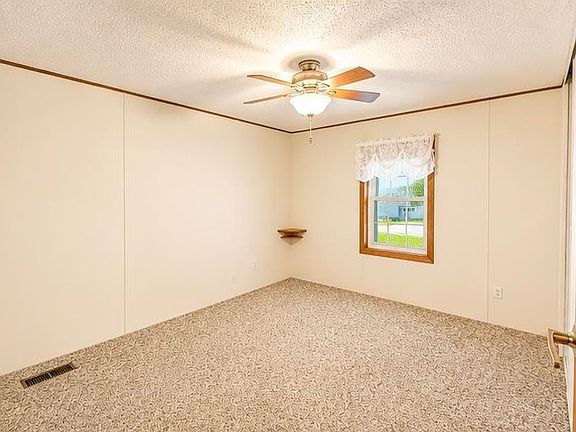 4th image of 806 28th St Trailer 17