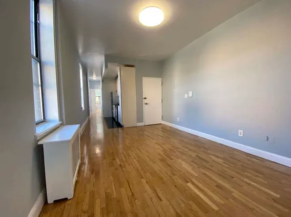 465 Seneca Avenue image 6 of 11