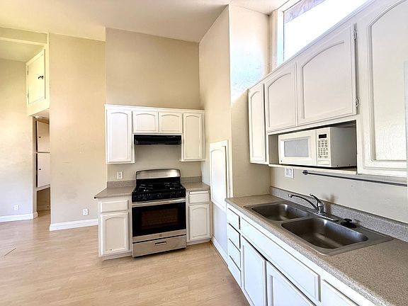5th image of 2242 Elden Ave #B