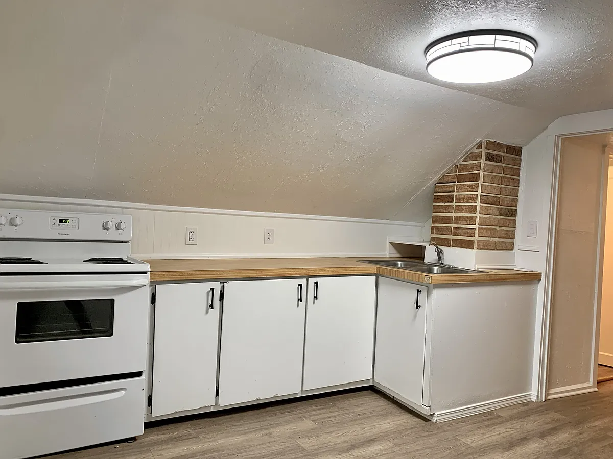 Building Photo - 1411 E Sherman Ave #3