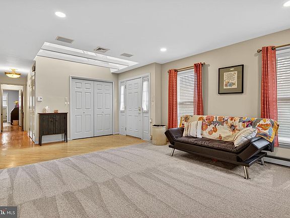 4th image of 579 Hiview Dr