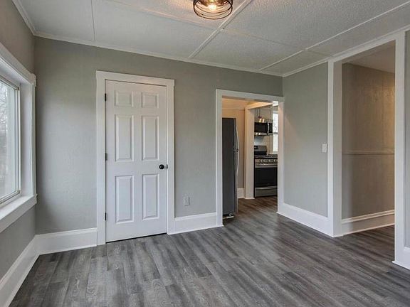 4th image of 2030 Willow Ave N #1