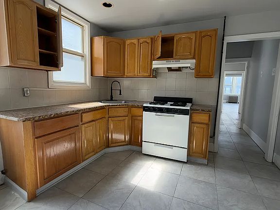 3rd image of 26 Wade St #B