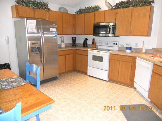 FP4P140TMP-kitchen-area