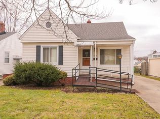 12316 Park Knoll Dr, Garfield Heights, OH