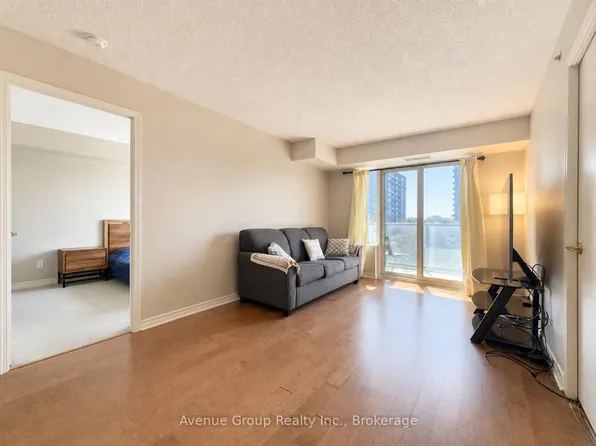 35 Saranac Blvd #527, Toronto, ON M6A 2G4