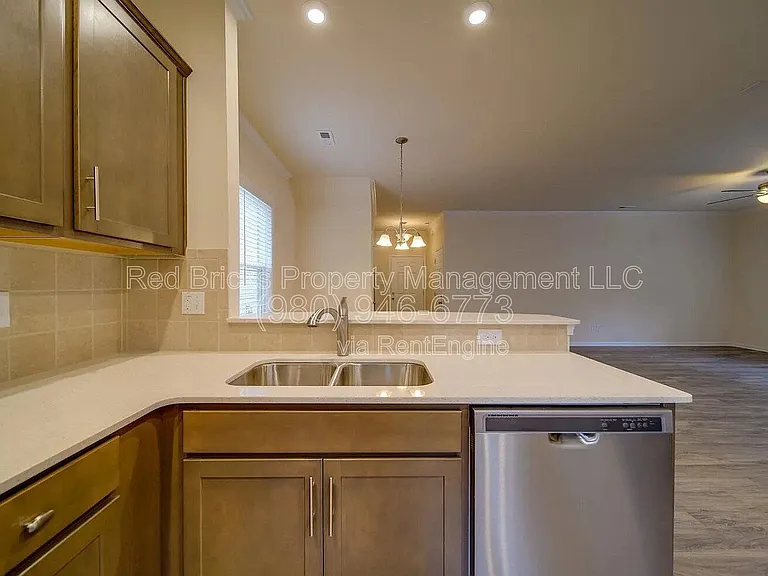 7015 Thornrose Dr — Photo 8
