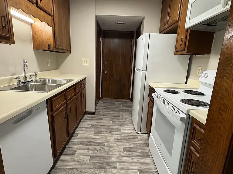 102 Greenwood Ln — Photo 5