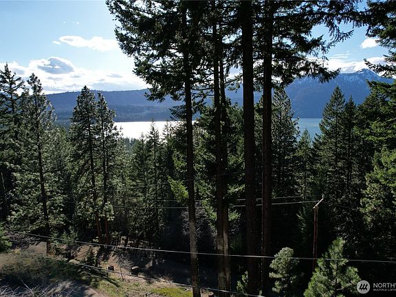 3rd image of 100 Lakeview Drive