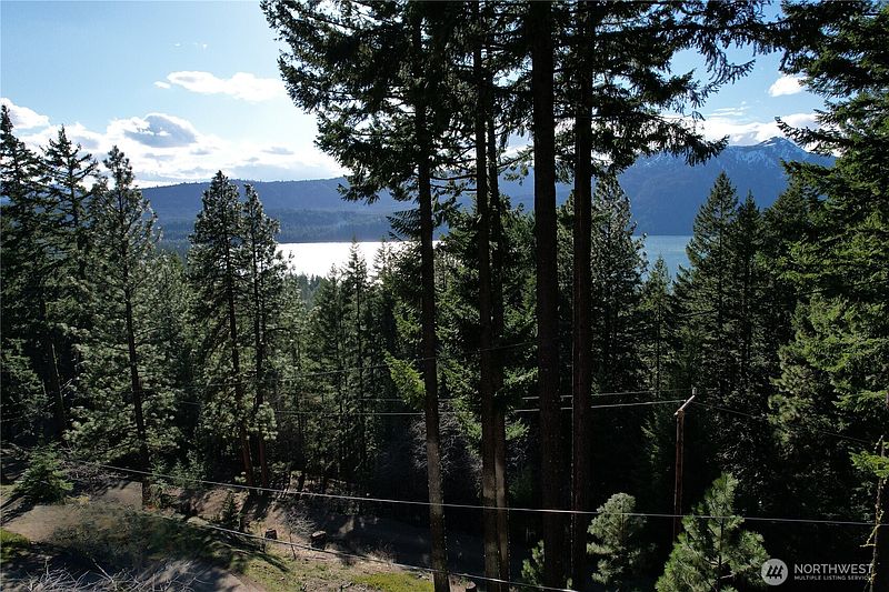 3rd image of 100 Lakeview Drive