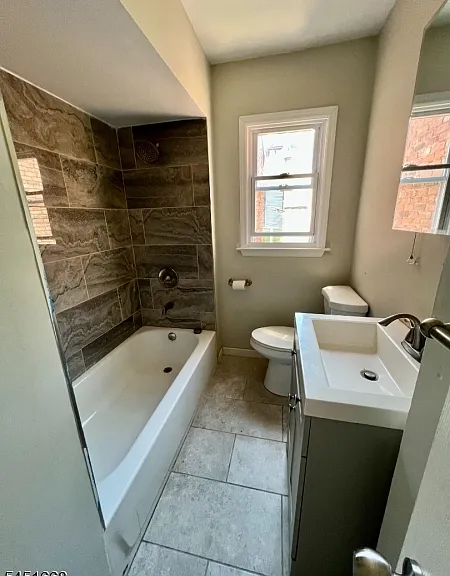 201 E 9th St #1 — Photo 11